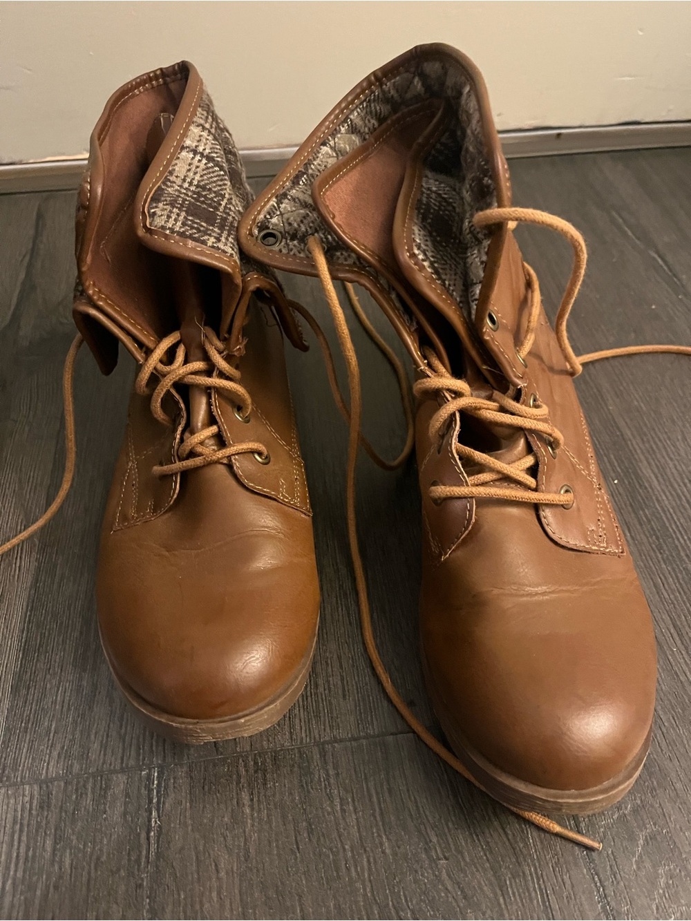 Women’s Fold-Top Lace-Up Boots in Brown